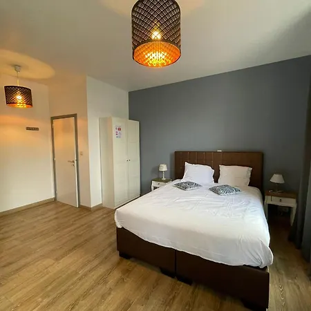Le Cecil Hotel